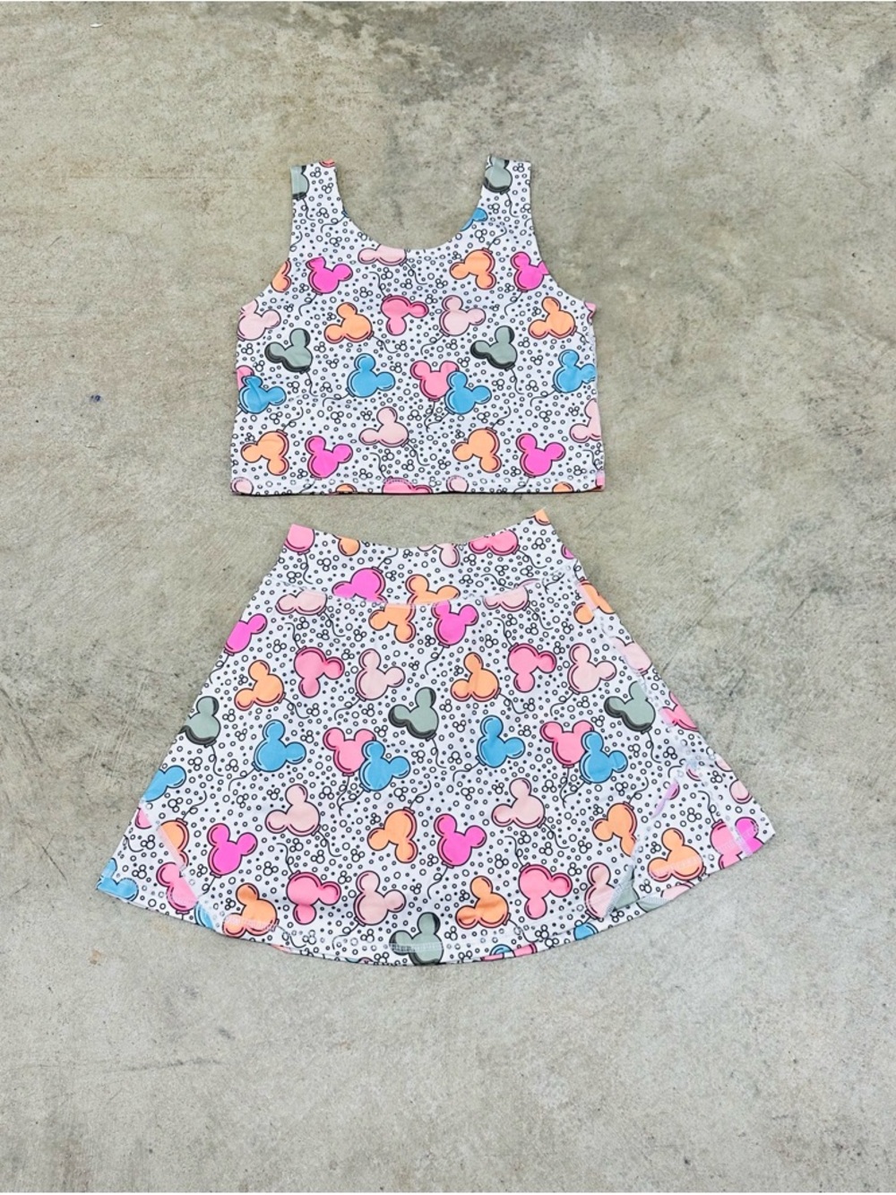 Girls White Two-Piece Heart Print Matching Set in Multicolor